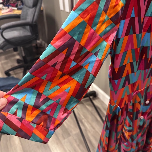 Garcia geometric shaped button down midi dress
Woman’s size medium - Picture 2 of 6